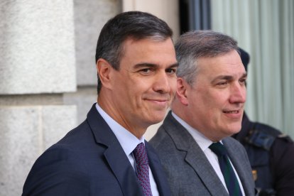 Pedro Sánchez sortint del ple del Congrés on s'ha aprovat l'amnistia.