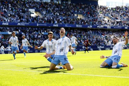 El pitxitxi del Málaga, Roberto Fernández, celebrant un gol aquesta temporada.