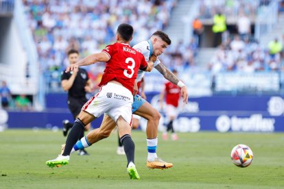 Nacho González aturant a Roberto.