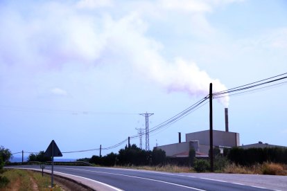 La planta de Biosansa Catsud, vora la carretera que uneix Santa Bàrbara i la Galera.