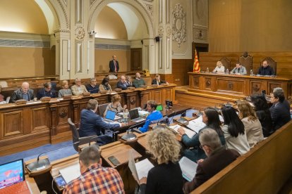 Imatge d’arxiu d’una de les darreres sessions plenàries que es va celebrar al Saló de Plens de la Diputació de Tarragona.