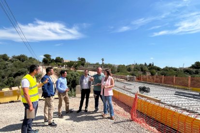 La diputada de la Diputació de Tarragona, Iris Castell, amb l'alcalde de Tortosa, Jordi Jordan, l'alcalde pedani dels Reguers, José Luís Borràs, i el regidor de Roquetes, Jordi Allepuz.