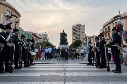 Imatge de l’ofrena floral al Monument dels Herois d’una edició anterior.