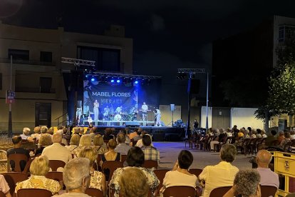 'Surt a la fresca' de l’any passat de l’actuació de Mabel Flores a la Rambla 15 d’abril.