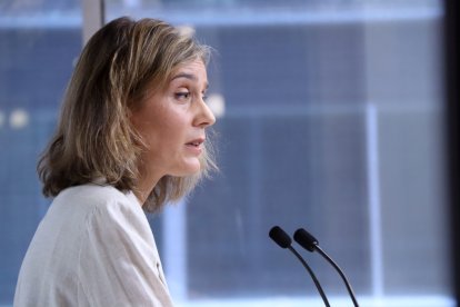 La líder dels comuns, Jéssica Albiach, compareix en roda de premsa des del Parlament.