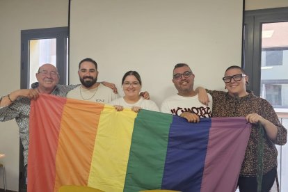 Al centre, Torres, Avila i Fornieles, de la nova junta, acompanyats dels expresidents Reverte i Mascaró.