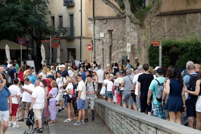 Grups de turistes al barri vell de Girona