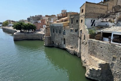 Façana fluvial d'Amposta.