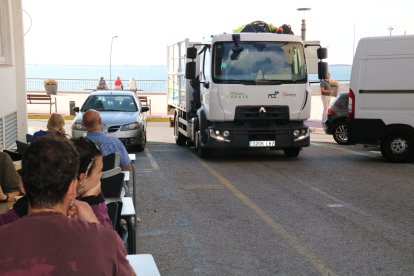 Un camió de recollida de brossa del COPATE a l'Ampolla