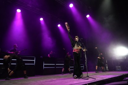 Fotografia del concert de Rodrigo Cuevas que va tenir lloc ahir a les 22 hores al Parc del Pinaret dins del Festival Internacional de Música de Cambrils.
