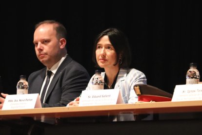 El director general dels Mossos, Pere Ferrer, amb la consellera d'Interior, Núria Parlon.