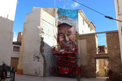 Una de les imatges que decoraran Móra d'Ebre en el marc del festival Grafftech Fest