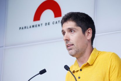 Imatge del portaveu dels Comuns, David Cid, al Parlament de Catalunya.