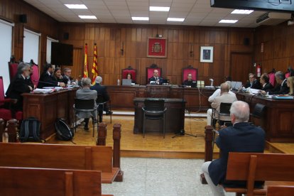 Quatre dels vuit acusats pel cas del Parc Central de Tarragona a l'inici del judici que ha començat després de 30 anys.