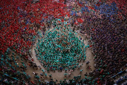 El peu del 9 de 9 dels Castellers de Vilafranca en la quarta ronda del Concurs de Castells.