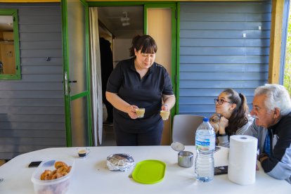 Imatge d’arxiu d’una família al càmping Trillas de Tarragona.