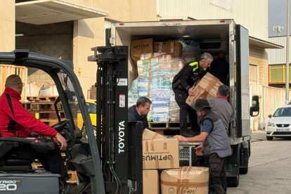 L'Ajuntament del Vendrell continuarà recollint material per als afectats per la DANA.