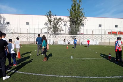 Trobada esportiva al camp de la Pastoreta.