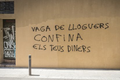 Un grafit a favor d'una vaga de lloguers.