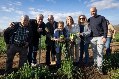 Imatge de l'acte de l'arrencada dels primers calçots.