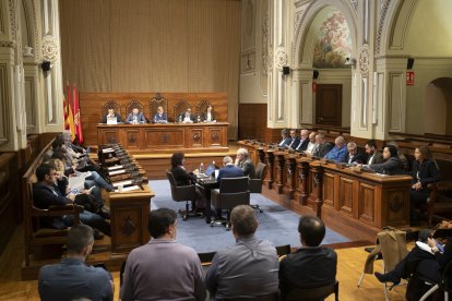 Imatge del ple celebrat ahir a la Diputació de Tarragona, on es va aprovar el pressupost de 2025.