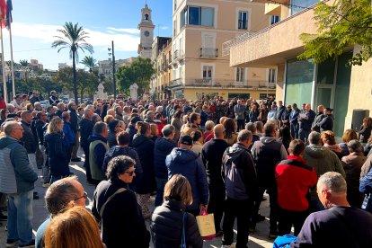 Concentració en suport als pescadors a l'Ajuntament de la Ràpita.