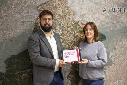 L'alcalde de Montblanc, Oriol Pallissó, i la regidora d'hisenda, Raquel Huguet.