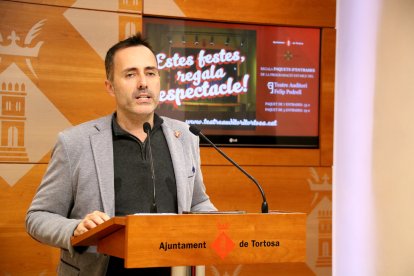 L'alcalde de Tortosa, Jordi Jordan, en la presentació de la programació d'arts escèniques.