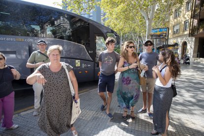 El primer servei de l’autobús es va completar a mitjan agost i va portar una família de Madrid.