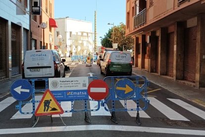 Imatge de les obres al carrer barcelona de Tarragona, aribant a l'estació de trens.