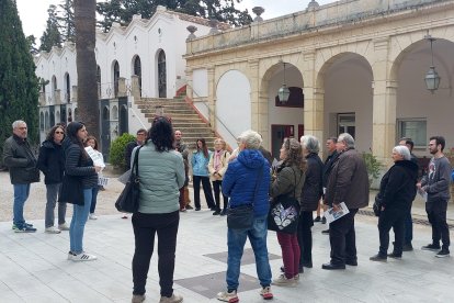 Imatge d'una visita al Cementiri General de Reus.