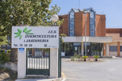 Fotografia d’arxiu de l’exterior de l’Institut d’Horticultura i Jardineria de Reus, primer centre de formació professional integrada de la ciuta