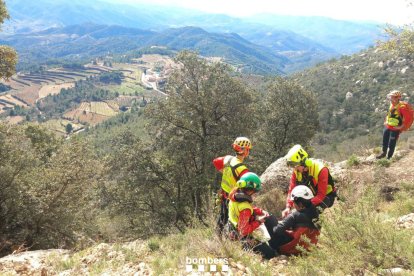 Imatrge del moment del rescat al Grau dels Barrots, a la Morera de Montsant.