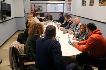 Reunió d'alcaldes a l'Ajuntament de l'Aldea.