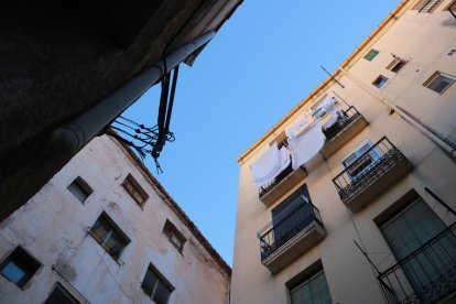 Panoràmica d'edificis amb els seus balcons del Camp de Tarragona.