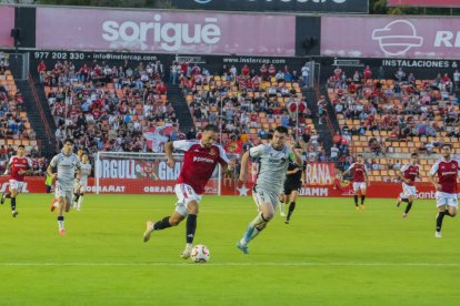 El davanter del Nàstic, Antoñín, durant el duel de la primera volta contra l’Osasuna Promesas.