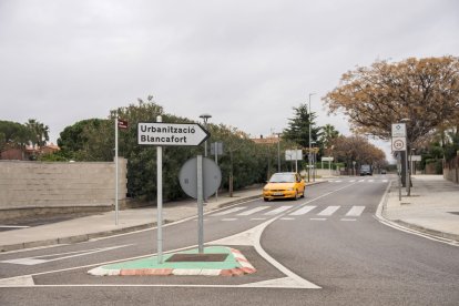 Senyalització que indica l'entrada a la urbanització de Blancafort