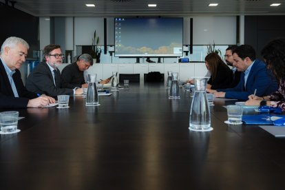 Imagen de la reunión entre representatsd el Puerto de Tarragona y el Ayuntamiento.