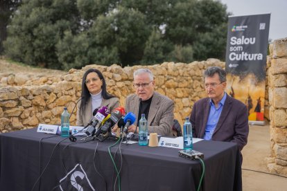 Pere Granados con Júlia Gómez y Xavier Tudela presentando la capitalidad de la Cultura Catalana.