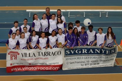 Los equipos masculino y femenino después de su participación en el Campeonato de Cataluña de Clubs.