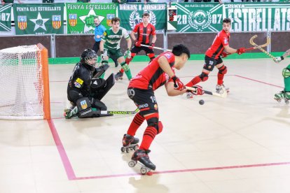 El jugador del Reus Deporitu, Diego Rojas, durante el último derbi disputado en el pabellón Joan Ortoll