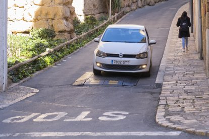 Els nous reductors seran tots d’asfalt i es renovaran els de cautxú que hi ha a la ciutat pròximament.