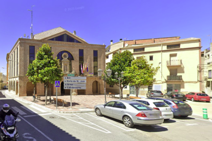 Imatge d'arxiu de la plaça de l'Ajuntament de Gandesa.