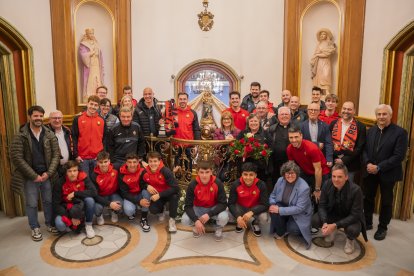 La plantilla del Reus Deportiu en el Santuario de Misericòrdia.