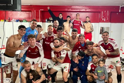 Los jugadores del Nàstic celebrando la victoria del pasado sábado contra el Barakaldo.
