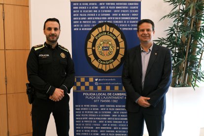 El jefe de la Policía de Cambrils, Carles Besora, y el alcalde Oliver Klein.
