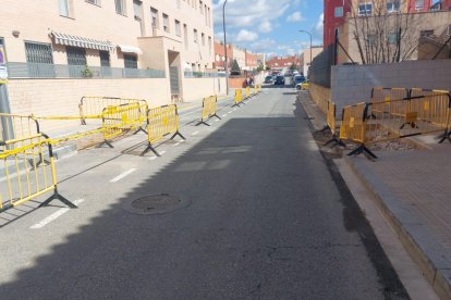 Trabajos de la brigada en la calle de la Mineta.