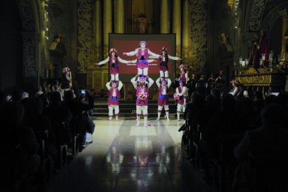 La Moixiganga de Tarragona durante su representación en la iglesia de Sant Agustí.