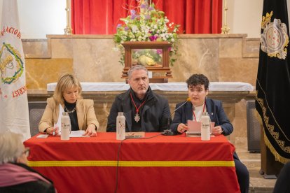 Imagen del acto de presentación de la 42.ª revista de la Reial i Venerable Congregació de la Puríssima Sang de Nostre Senyor Jesucrist.