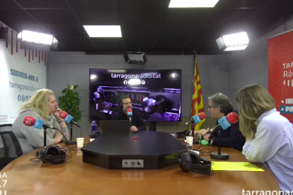 Pep Manresa, a la derecha de la imagen, en la tertulia de Tarragona Radio.